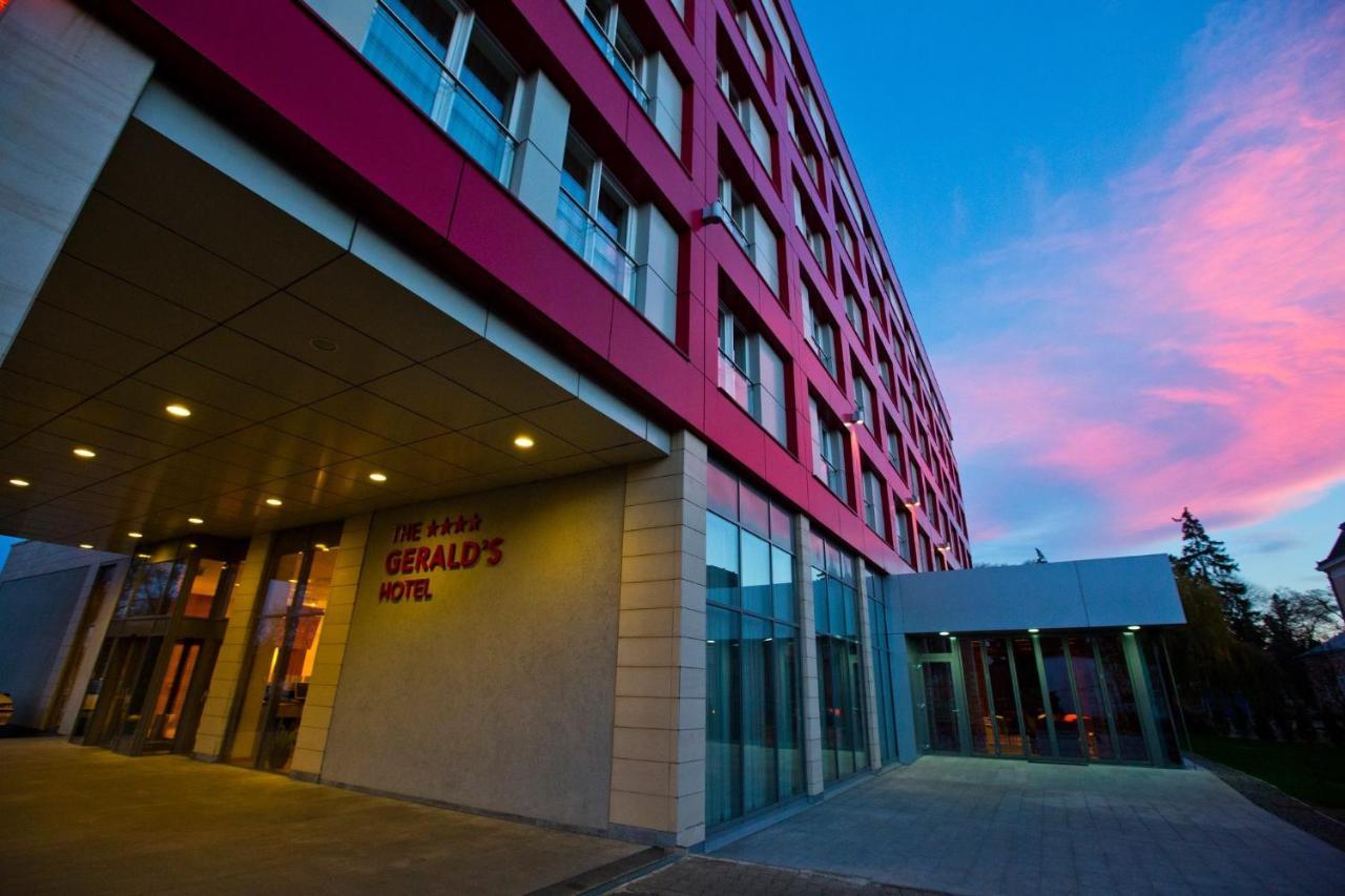 The Gerald'S Hotel Rădăuţi Екстериор снимка