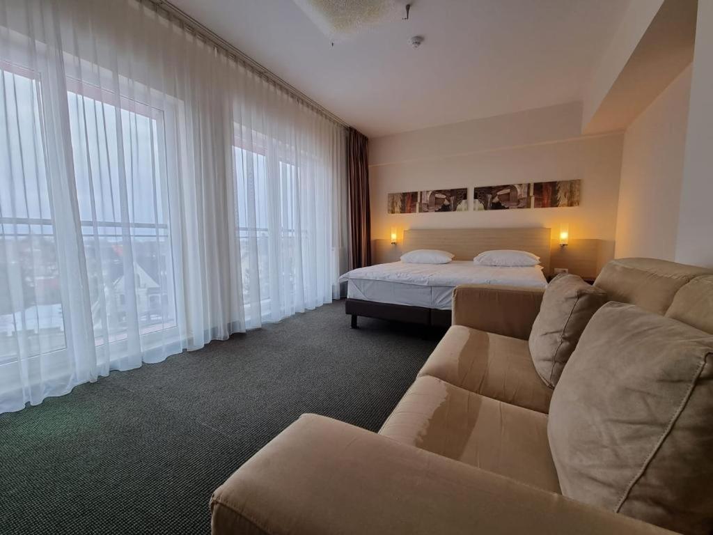 The Gerald'S Hotel Rădăuţi Екстериор снимка