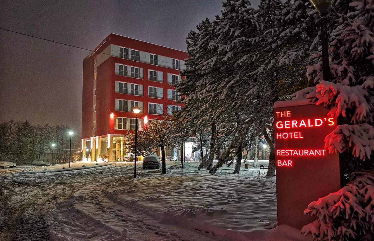 The Gerald'S Hotel Rădăuţi Екстериор снимка