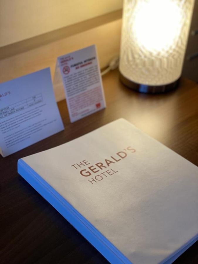 The Gerald'S Hotel Rădăuţi Екстериор снимка