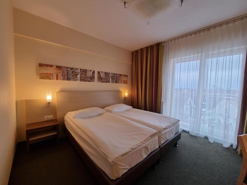 The Gerald'S Hotel Rădăuţi Екстериор снимка
