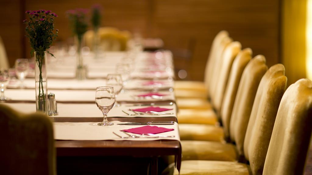 The Gerald'S Hotel Rădăuţi Екстериор снимка