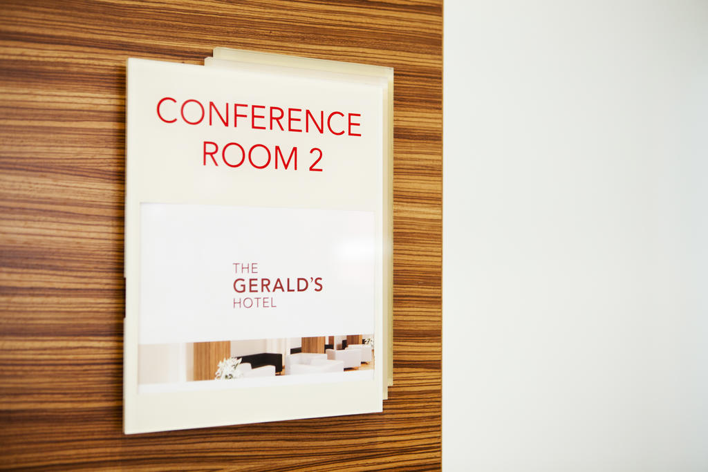 The Gerald'S Hotel Rădăuţi Екстериор снимка